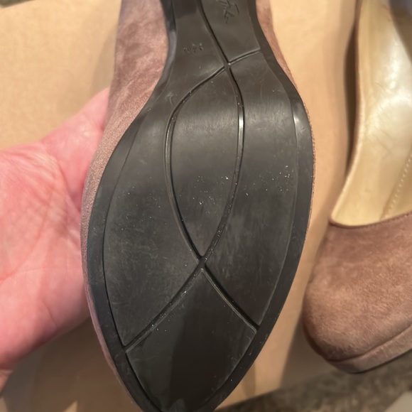 MARC FISHER Tan Heels Size 9.5. Worn a handful of times - Picture 7 of 8